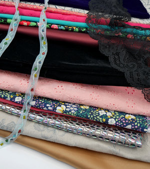 $15.00 LUCKY DIP - 7 PIECES OF FABRIC + 1 LENGTH OF TRIM